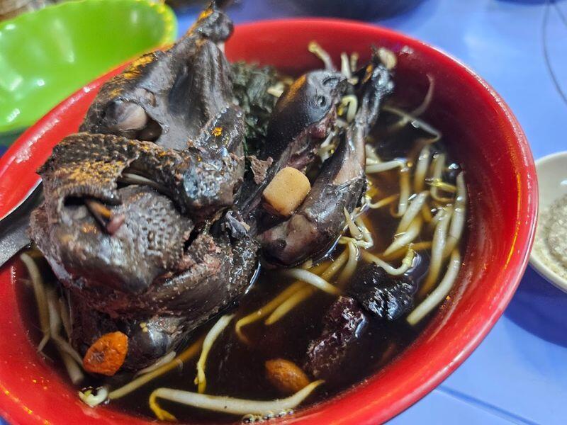 Gà tần bà Duyên