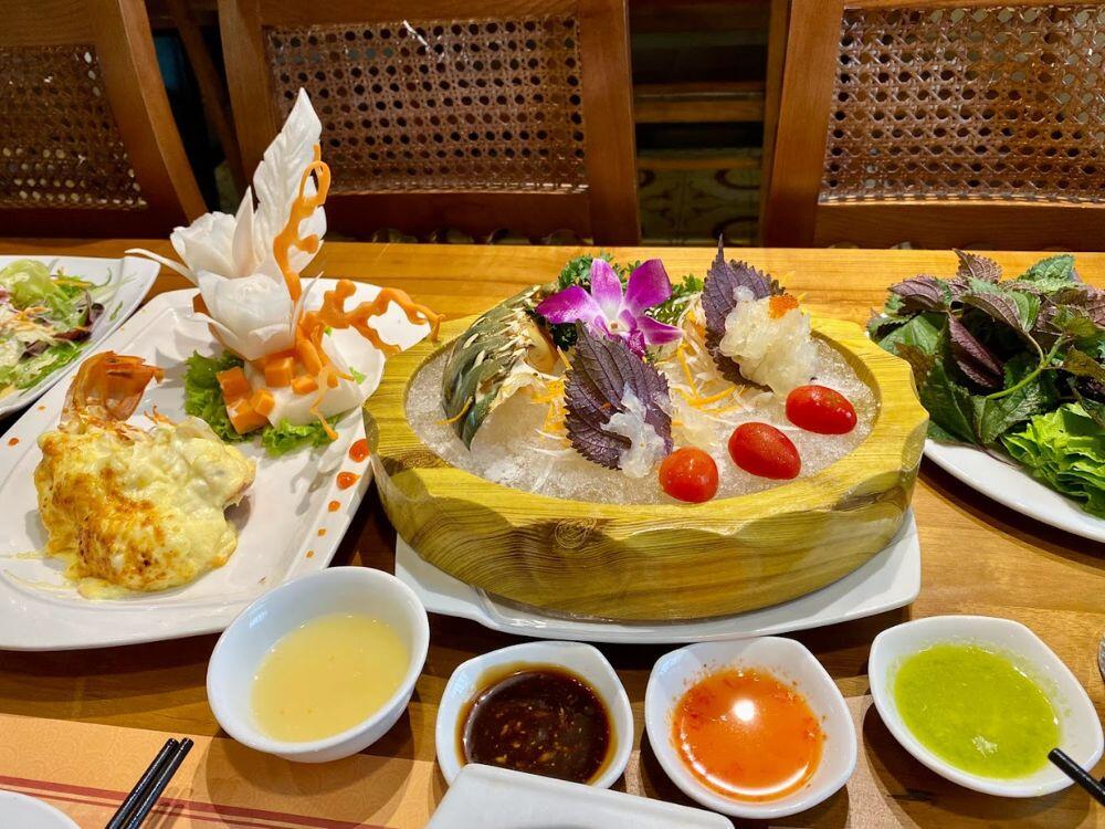Nhà hàng hải sản Làng Chài