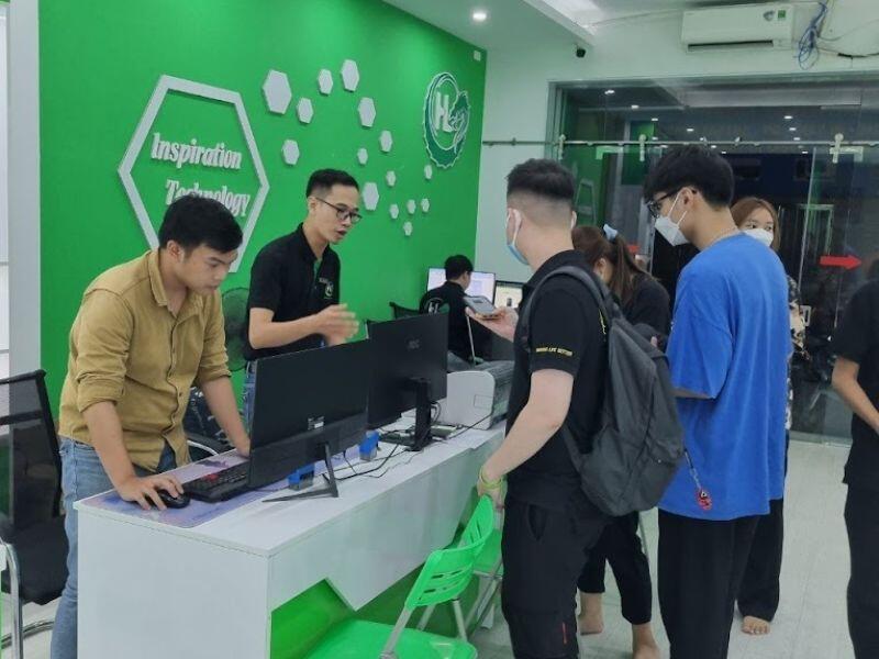 Đội ngũ tư vấn viên nhiệt tình sẵn sàng tư vấn cho quý khách