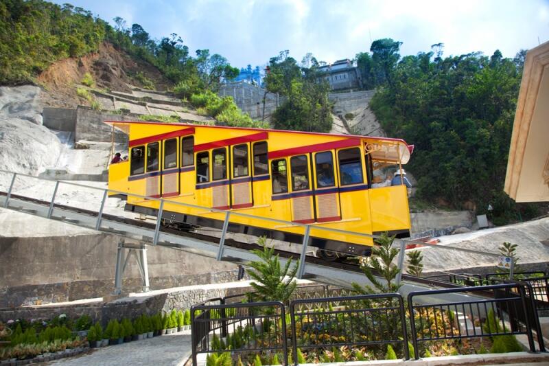 Đi tàu hỏa leo núi