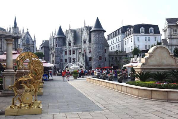 Đến thăm khu Làng Pháp