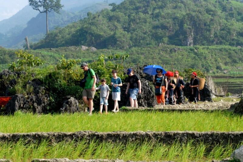 Đi bộ khám phá các bản làng dân tộc vùng cao