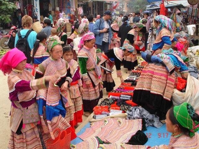 Hòa mình vào các phiên chợ vùng cao