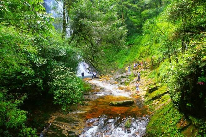 Tới thác Tình Yêu, suối Vàng