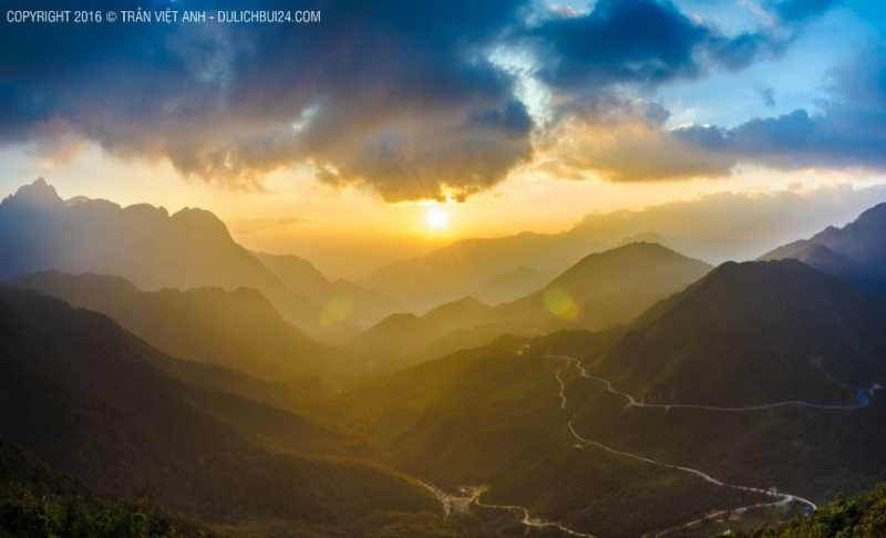 Ngắm cảnh quan hùng vĩ nơi đỉnh Ô Quy Hồ