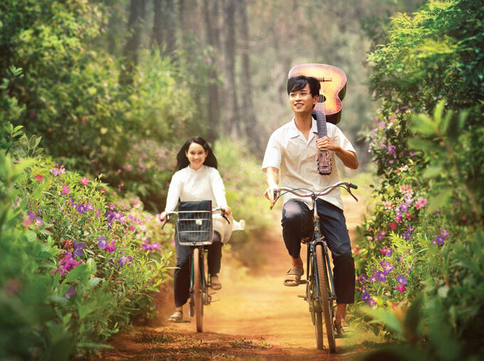 Có chàng trai viết lên cây