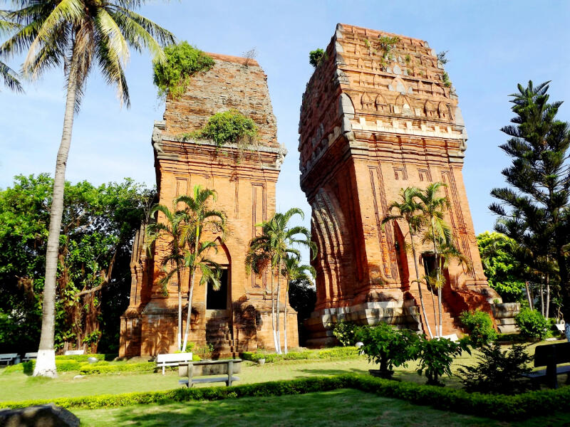 Tháp Đôi