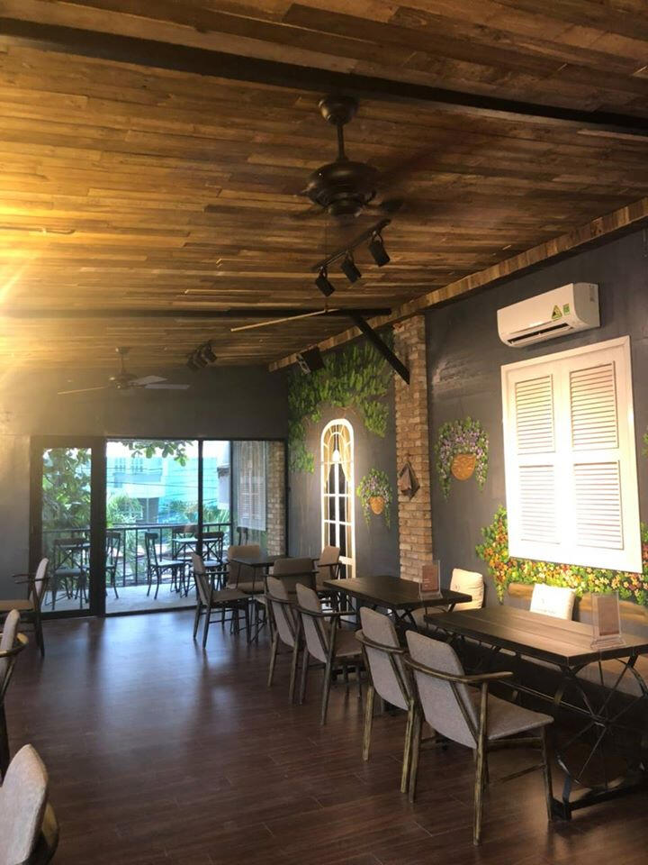 The Vintage Cafe