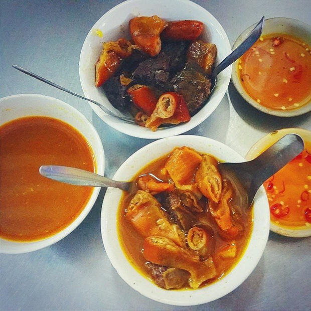 Hẻm 200 Xóm Chiếu