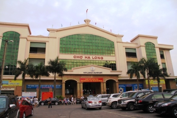 Mua quà lưu niệm