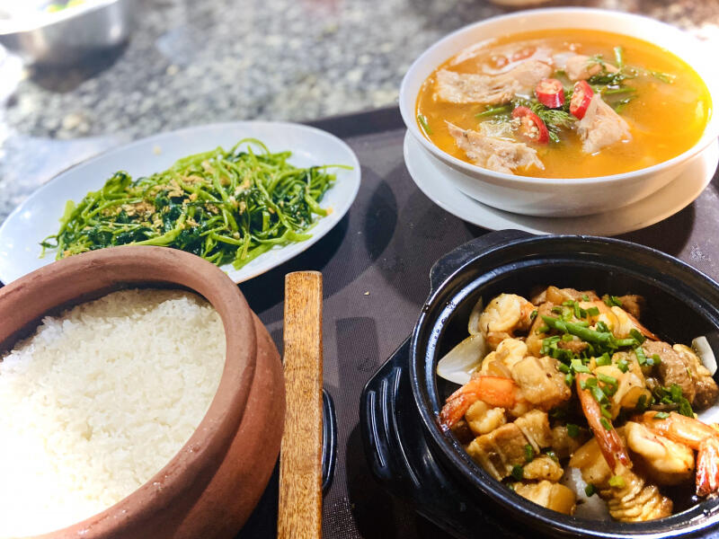 Cơm niêu Đại Việt.