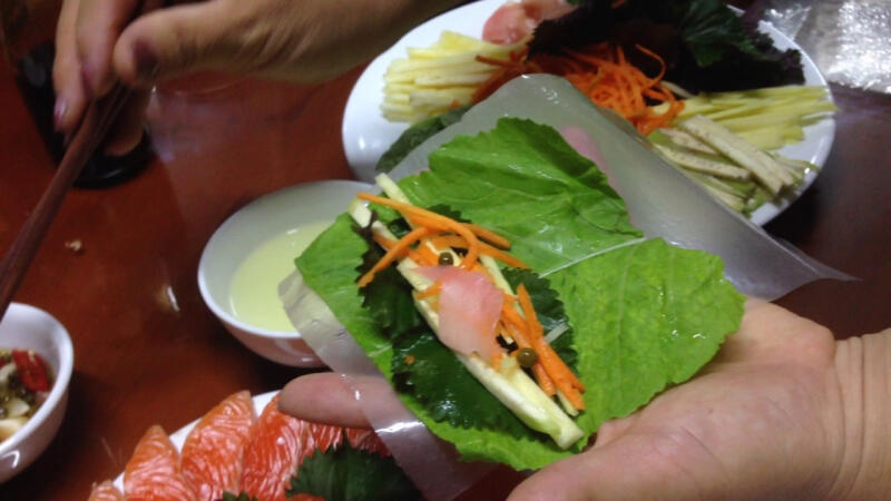Phố hải sản và gỏi cá mai trên đường Tháp Bà