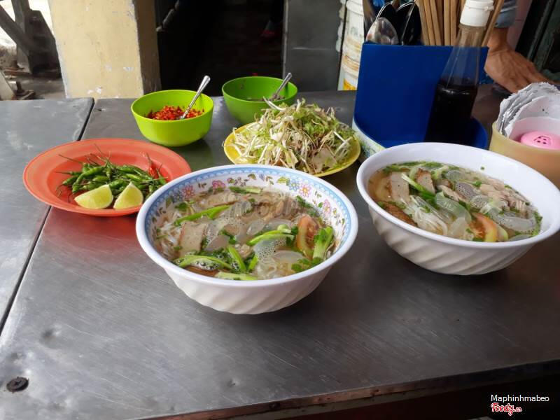 Phố bún lá cá dầm và bún sứa trên đường Yersin