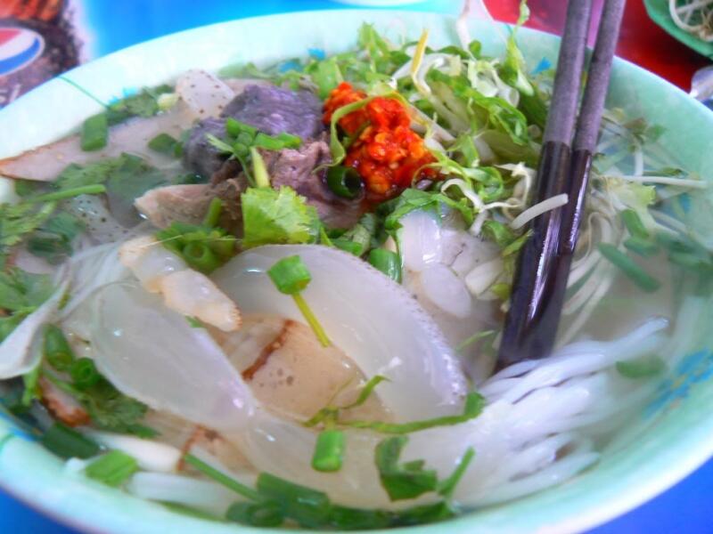 Phố bún sứa trên đường Phan Chu Trinh