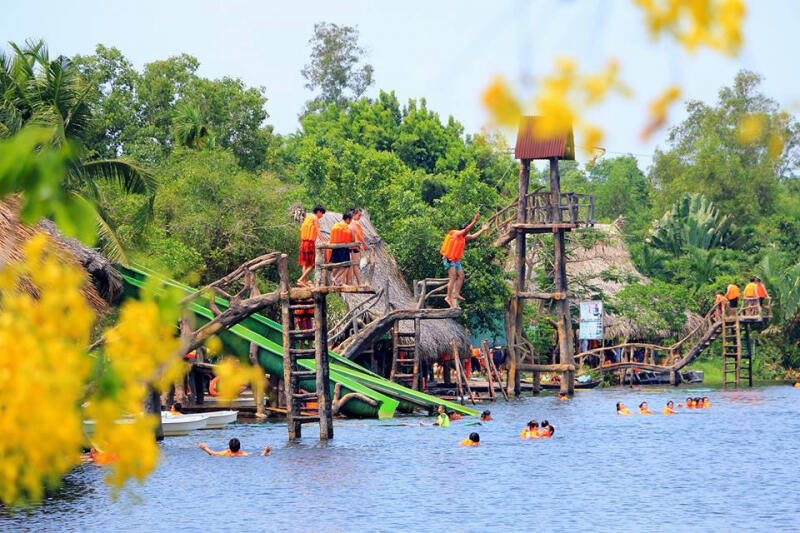 Làng du lịch Tre Việt