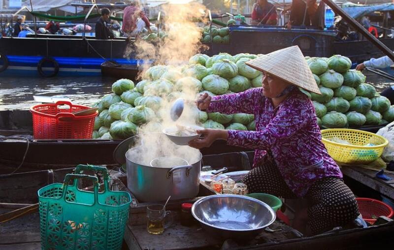 Chợ nổi Phong Điền