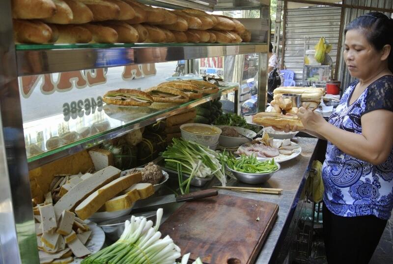 Bánh Mì Cô Lan - Đại Học Văn Hóa