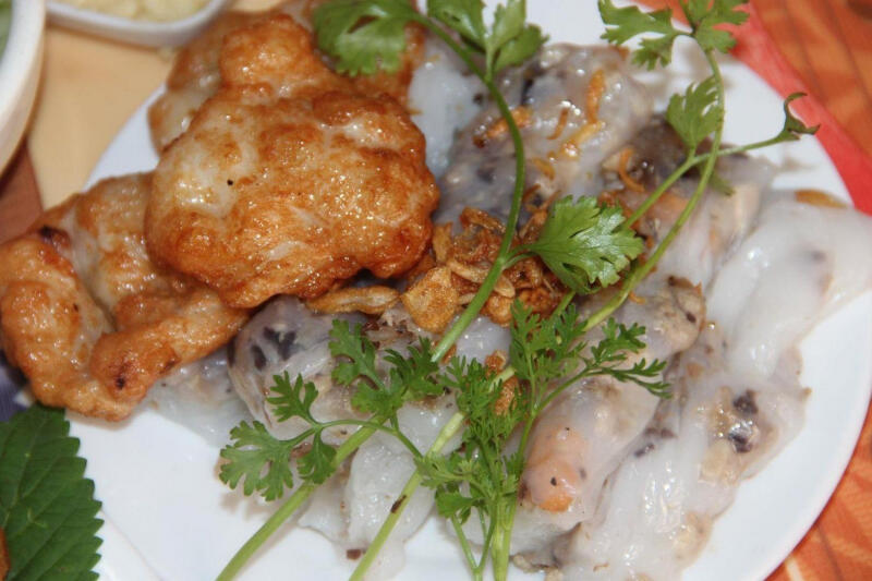Bánh cuốn chả mực