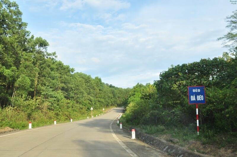 Đèo Đá Đẽo (Quảng Bình)