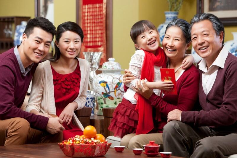 Bài thơ về tết cho trẻ mầm mon: Bé chúc tết ông bà.