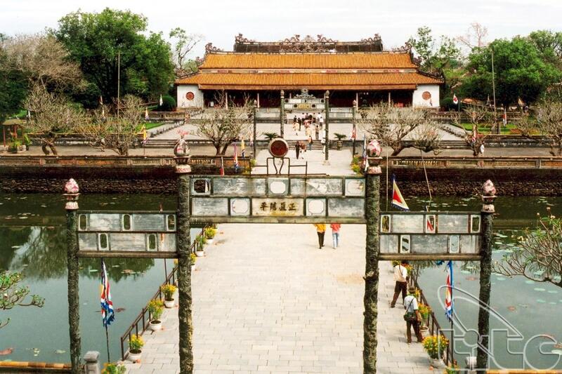 Tham quan thành phố Huế mộng mơ