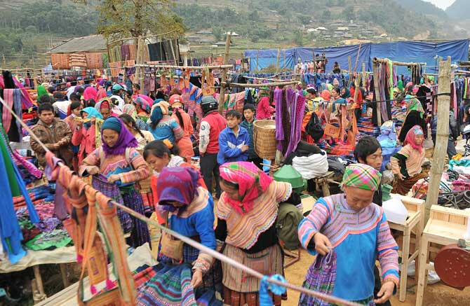 Chợ phiên Cán Cấu