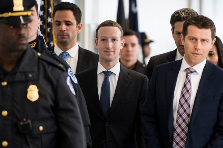 Facebook và hàng loạt bê bối