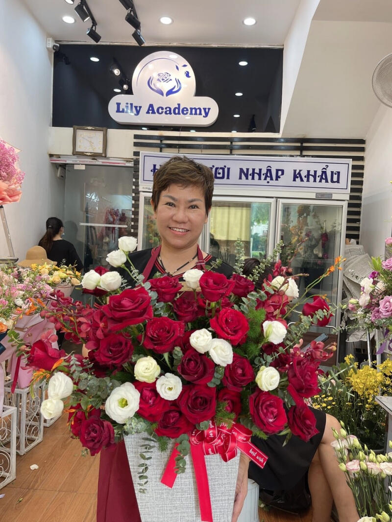 Dạy cắm hoa, dạy tráp rồng phượng chuyên nghiệp - Lily Academy
