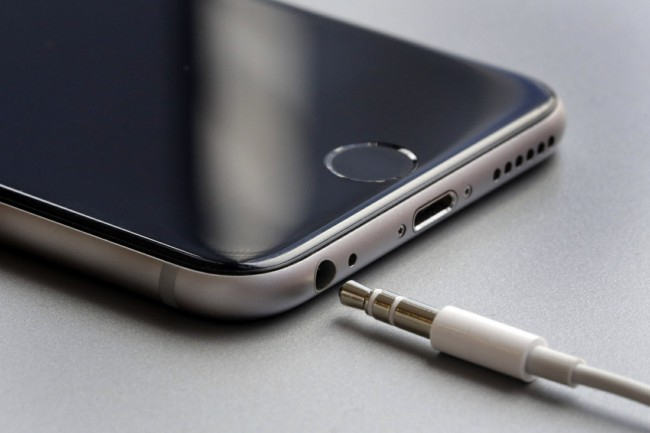 Tai nghe Airpods & cái chết của jack cắm 3.5mm