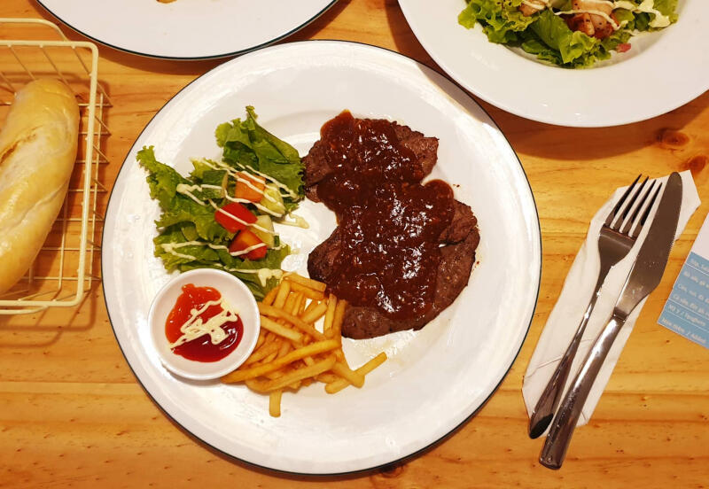 Retro Steak Vũng Tàu