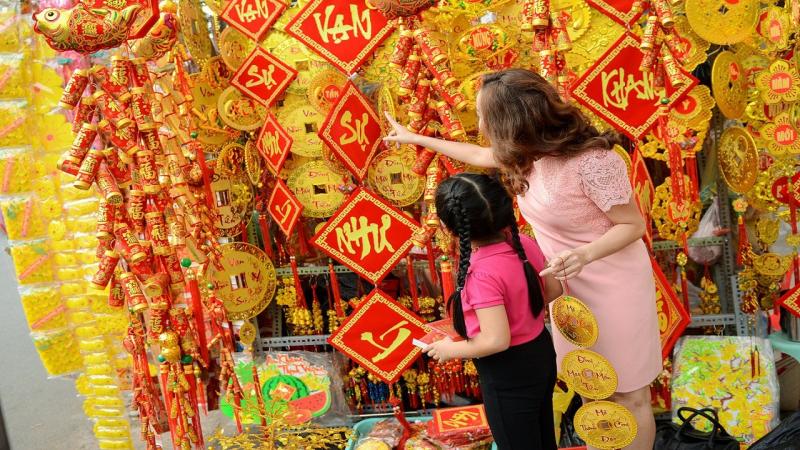 Trang trí bằng phụ kiện treo ngày Tết