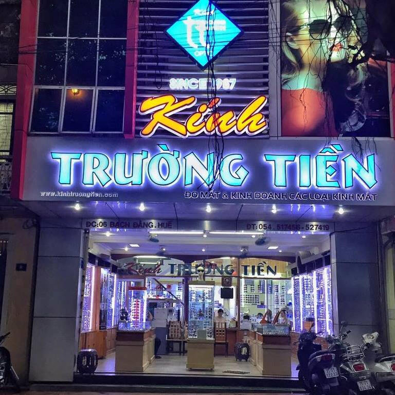 Mắt kính Trường Tiền