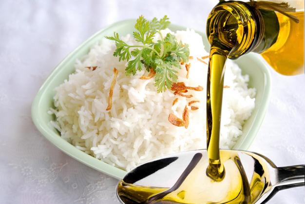 Dùng dầu dừa nấu ăn
