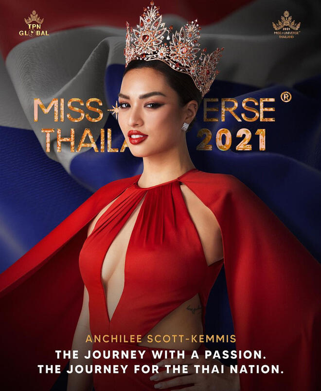 Hoa hậu Thái Lan bị kiện vì đứng lên quốc kỳ trong bức ảnh quảng bá Miss Universe (24/11/2021)