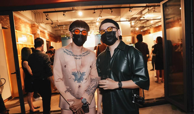 Rapper Wowy khiến dân tình 'ngớ người' khi mặc trang phục phản cảm (2/12/2021)