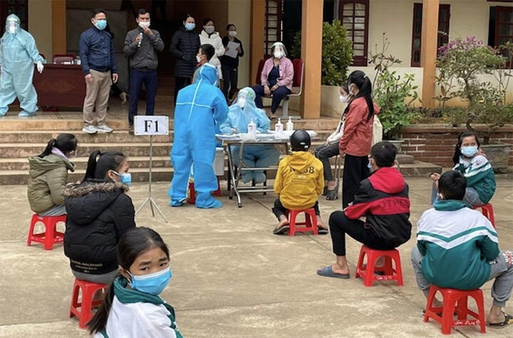 Nghệ An: Liên quan đến F0, trường học phải cách ly gần 500 thầy trò (25/11/2021)
