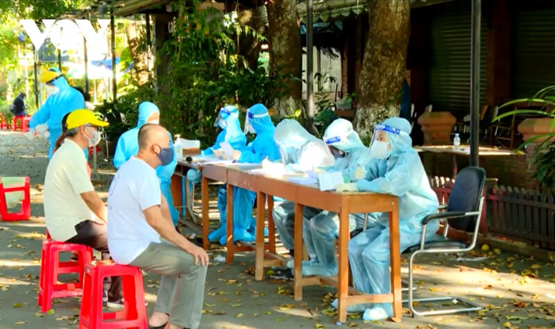 Vĩnh Long đổi màu từ vàng sang cam do F0 tăng cao (28/11/2021)