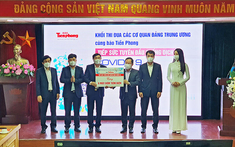 Tặng gần 40 bơm tiêm điện hỗ trợ cho TP Hồ Chí Minh, Thái Bình chống dịch (1/12/2021)