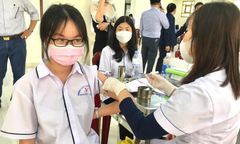 Thêm 22 học sinh bị phản ứng sau khi tiêm vắc xin Covid-19 ở Thanh Hóa