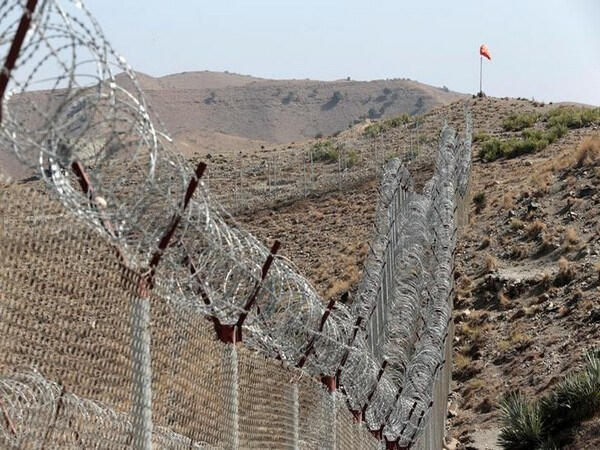 Lực lượng biên phòng Iran và Taliban đấu súng qua biên giới (2/12/2021)