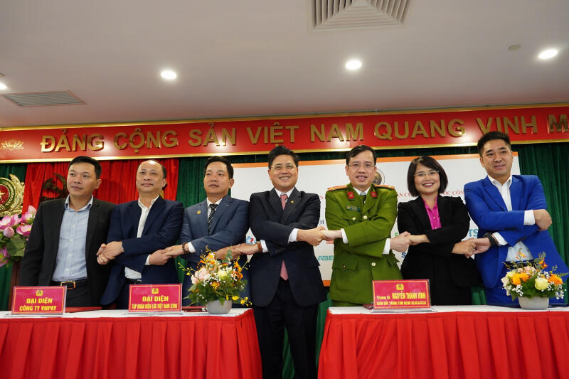 Ký thỏa thuận hợp tác giữa Trung tâm nghiên cứu, ứng dụng dữ liệu dân cư và CCCD với 12 đối tác (1/12/2021)