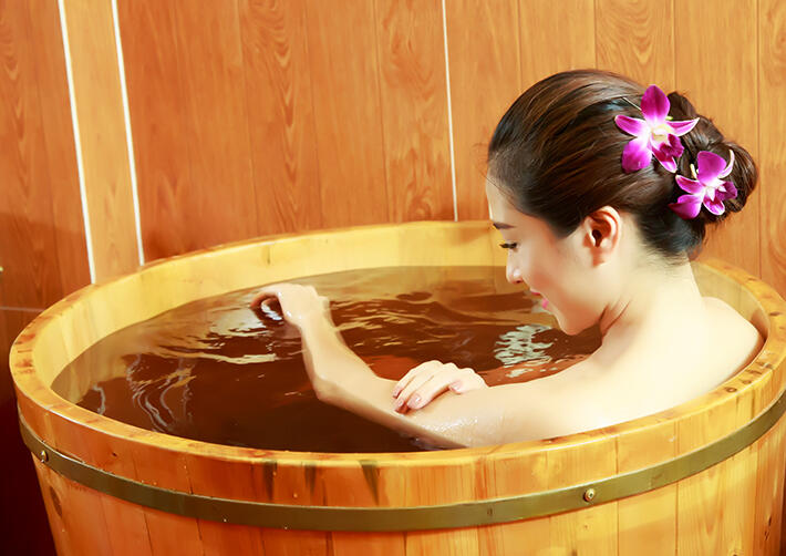 Tắm lá thuốc người Dao Đỏ