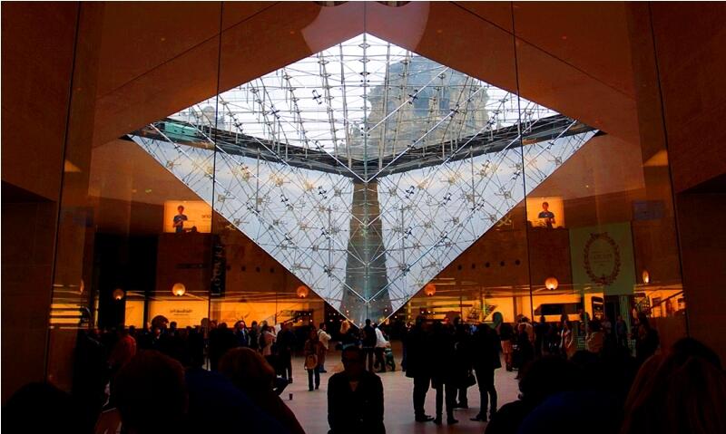 Carrousel du Louvre, Pháp