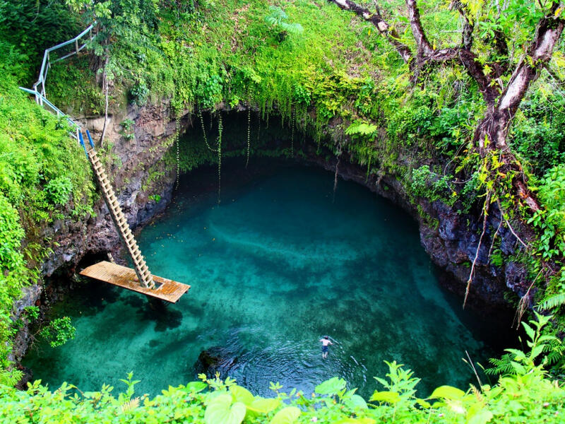 Hồ bơi khổng lồ Tosua Ocean Trench (Samoa)