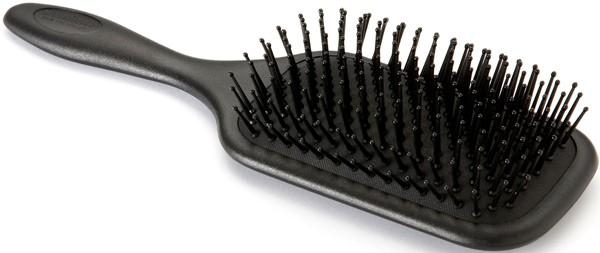 Sử dụng lược bàn/tròn để chải tóc