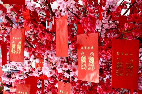 Màu đỏ của sự may mắn
