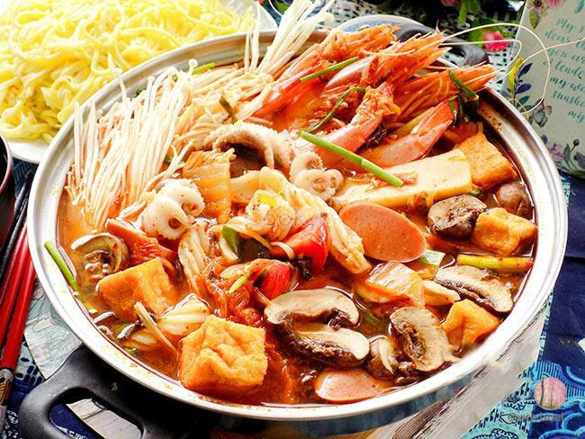 Lẩu kim chi hải sản