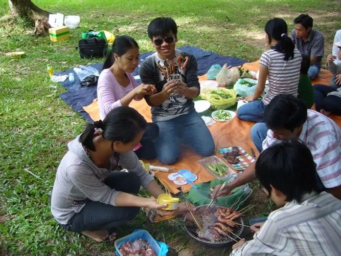 Đi chơi cùng bạn bè